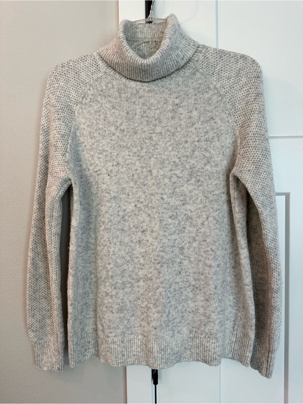 LOFT Light Gray Turtleneck Sweater size M